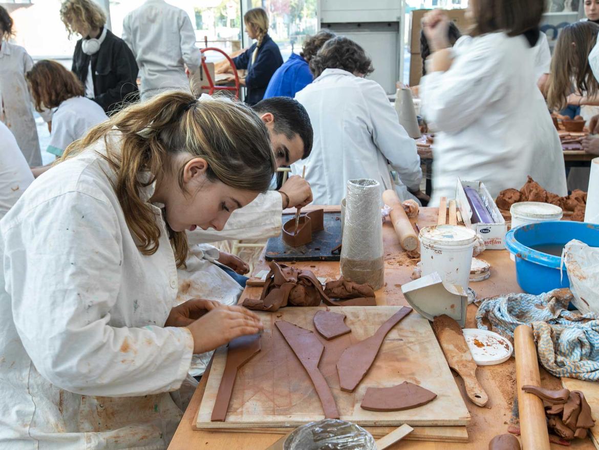 ecole ambiance atelier ceramique
